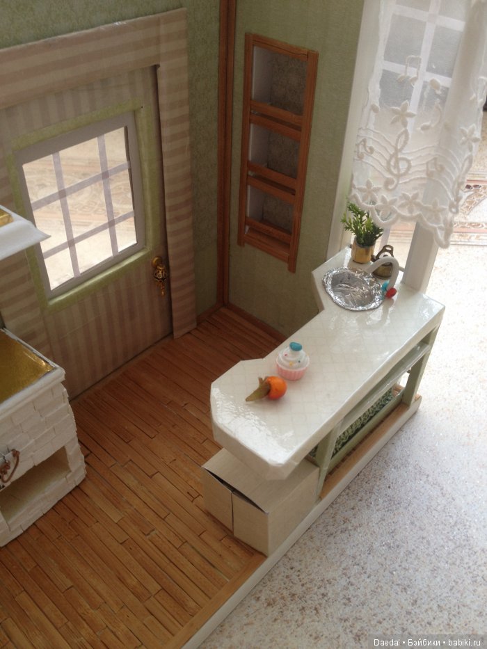 Еще один наш домик, все тот же оконный откос