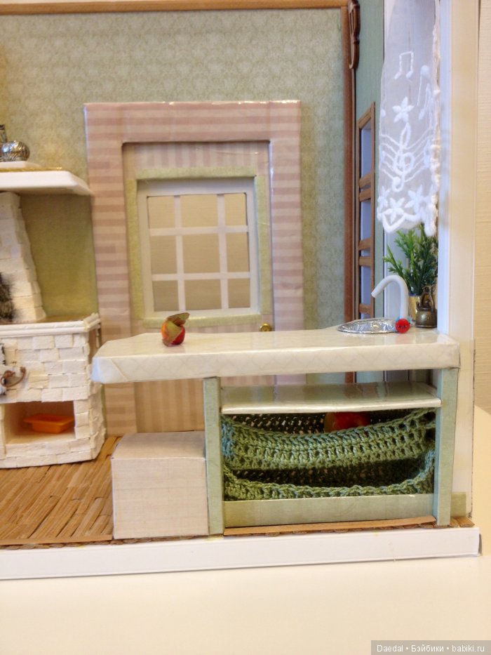 Еще один наш домик, все тот же оконный откос