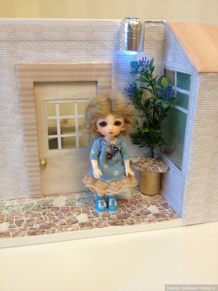 Еще один наш домик, все тот же оконный откос