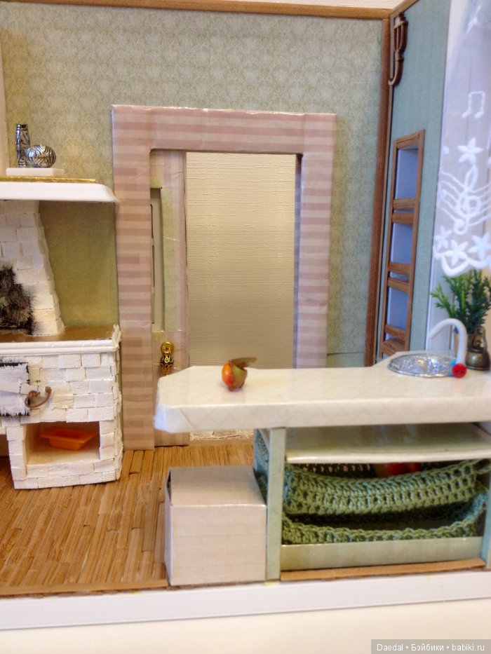 Еще один наш домик, все тот же оконный откос