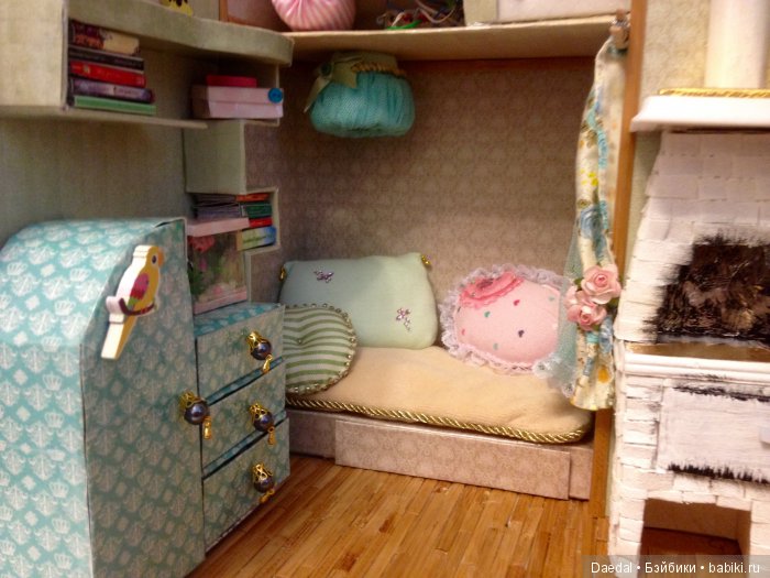 Еще один наш домик, все тот же оконный откос