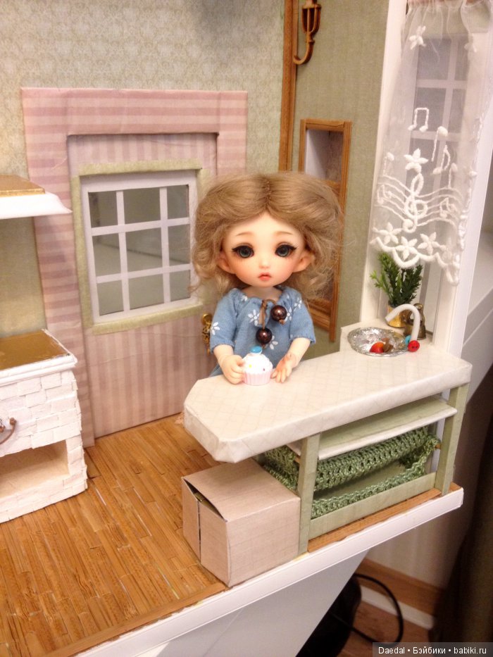 Еще один наш домик, все тот же оконный откос