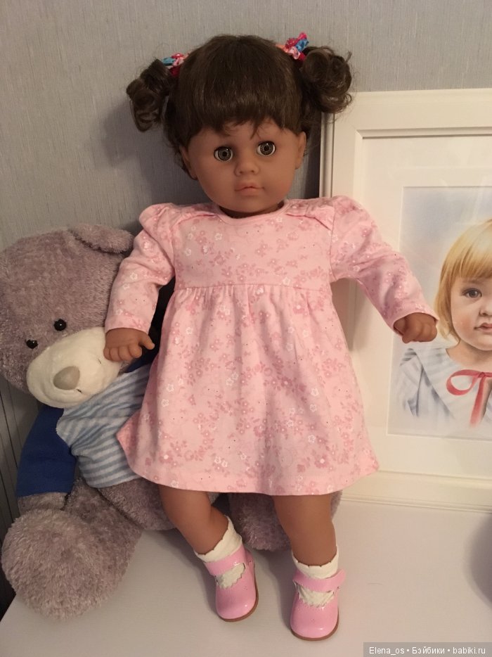 И та самая девочка из моего детства -Наташа. У неё вылезли свои волосы, и я ей поменяла паричок. Теперь, как новенькая.  )
