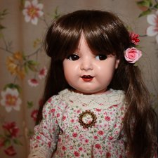 Красавица Kämmer & Reinhardt 11/8 с большими карими глазами