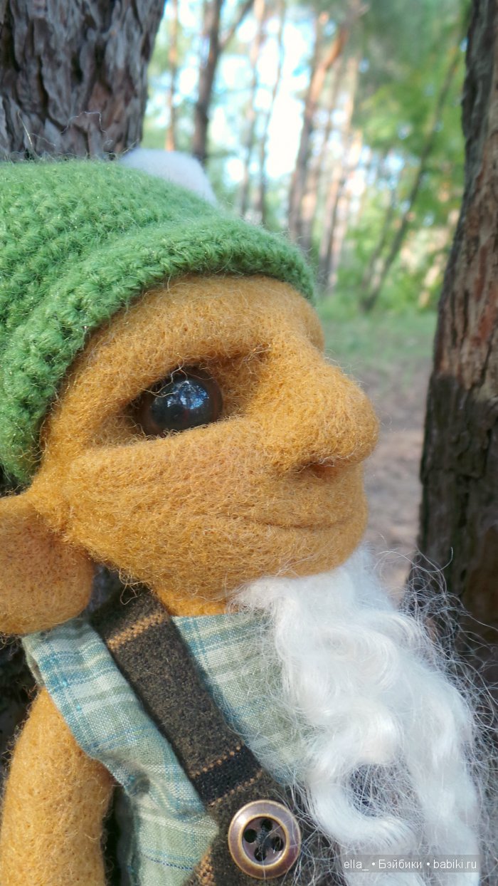 Кукла из шерсти - Гном живет в старинном парке