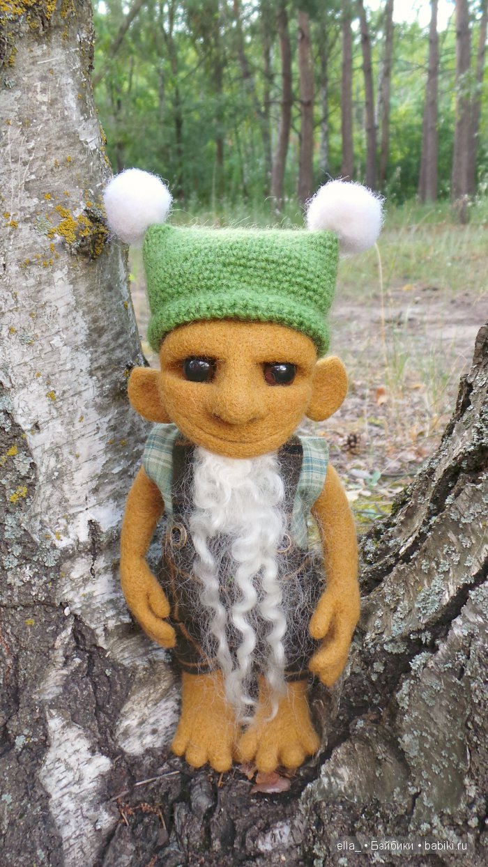 Кукла из шерсти - Гном живет в старинном парке
