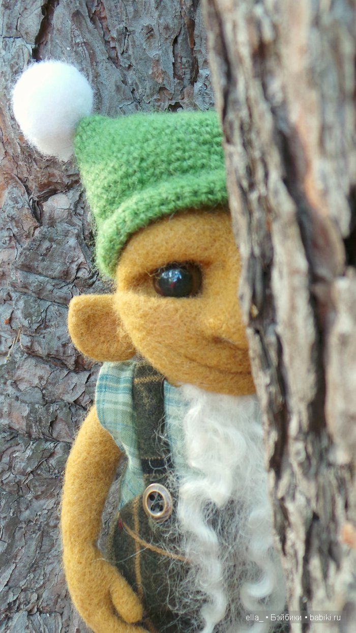 Кукла из шерсти - Гном живет в старинном парке
