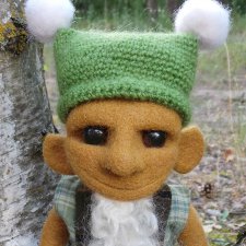 Кукла из шерсти - Гном живет в старинном парке