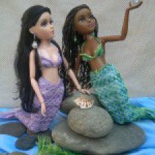 О чём шепчутся русалки, нежась на тёплых прибрежных камнях