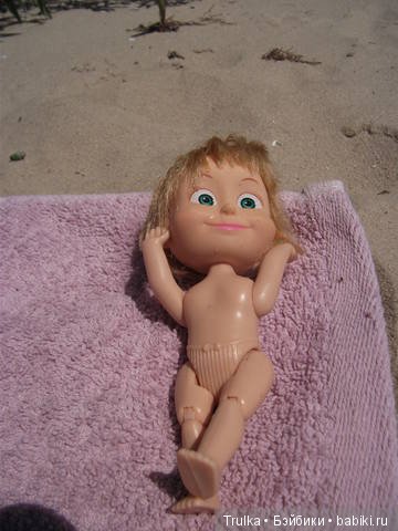 Пляжная прогулка Маши — Куклы Маша и Медведь (Simba): Маша в кармашке (фото 6)
