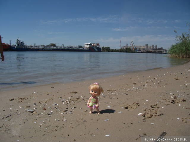 Пляжная прогулка Маши — Куклы Маша и Медведь (Simba): Маша в кармашке