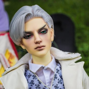 Джентльмен в белом и его собака