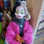 Круэлла Де Виль на теле обицу 22 Фулл сет