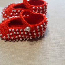 Маленькие ножки бегут по дорожке