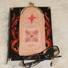 Очечник с бисером
