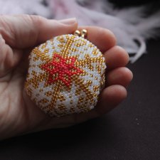 Брелочек из бисера