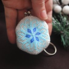 Брелок из бисера