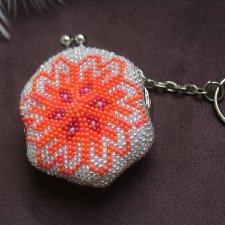 Брелок из бисера