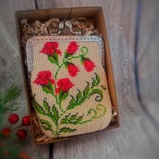 Алые бутончики