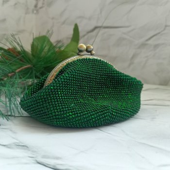 Зелень ещё сохраняет свою силу