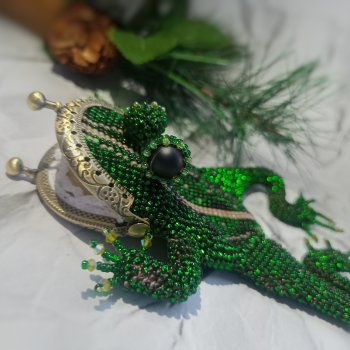 Начала вязать одного, готова к партии...