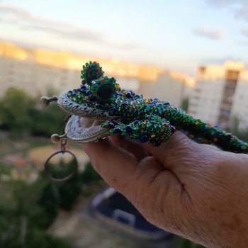 Земноводное из бисера