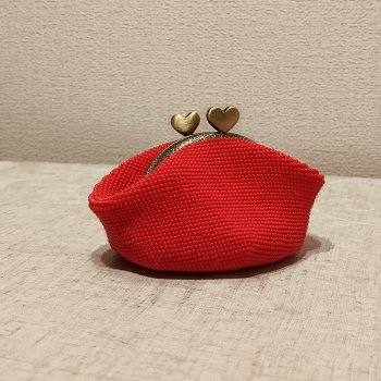 Алый - цвет движения вперед