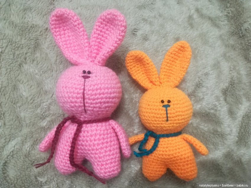 А теперь зайчики — Вязаные игрушки и амигуруми: крючком (фото 5)