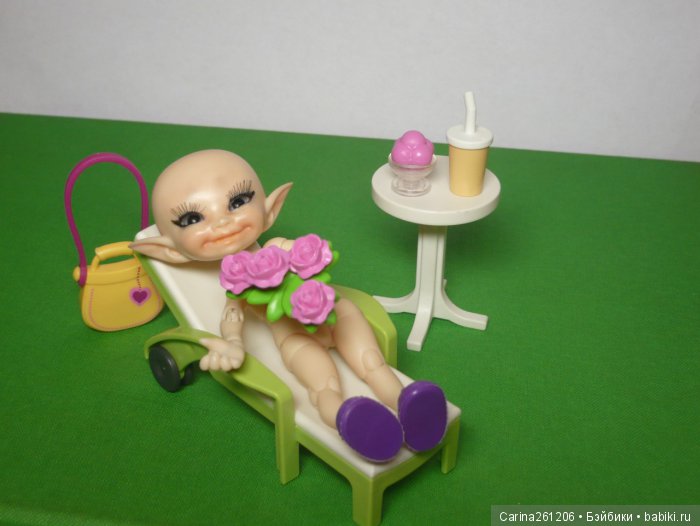 Маленькие игрушки большой девочки