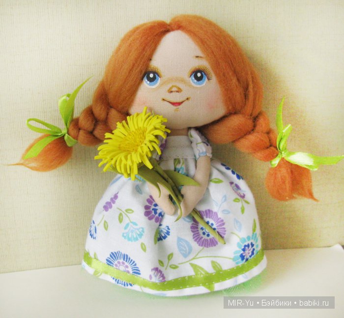 Куколка с одуванчиком из фоамирана