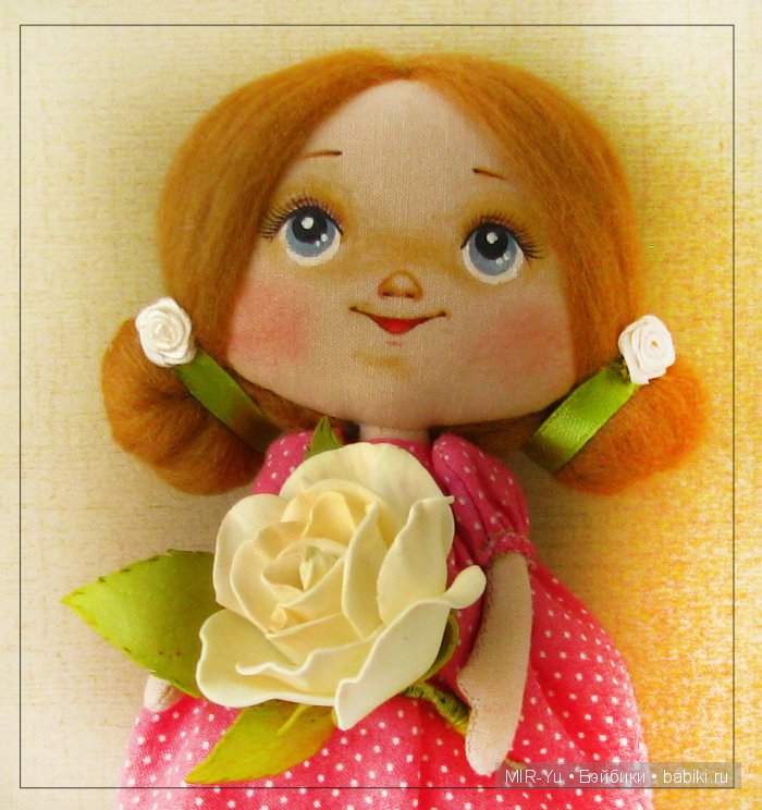 Малышка с розой