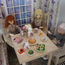 Гостюшки понаехали! Подружечек привезли