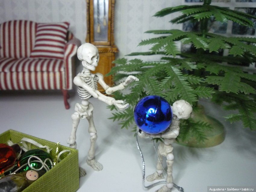 Ёлка+игрушки+костлявая команда (фото 4)