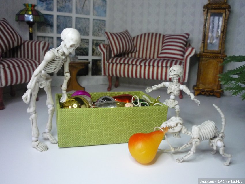 Ёлка+игрушки+костлявая команда (фото 3)