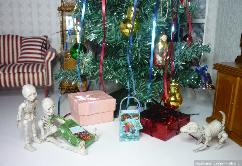 Открываем подарки в Счастливом доме