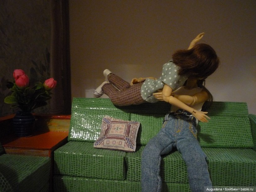 Большой диван для гостиной 1/12 | Бэйбики Большой диван для гостиной 1/12 (фото 7)