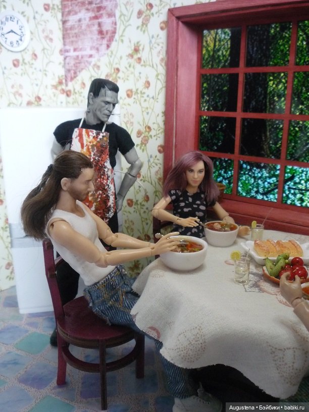 Обед в Счастливом Доме на костях