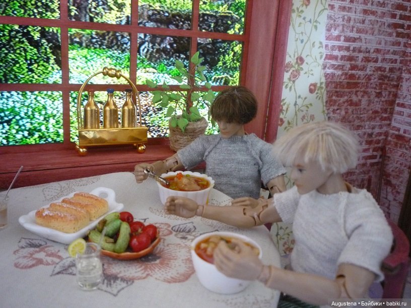 Обед в Счастливом Доме на костях