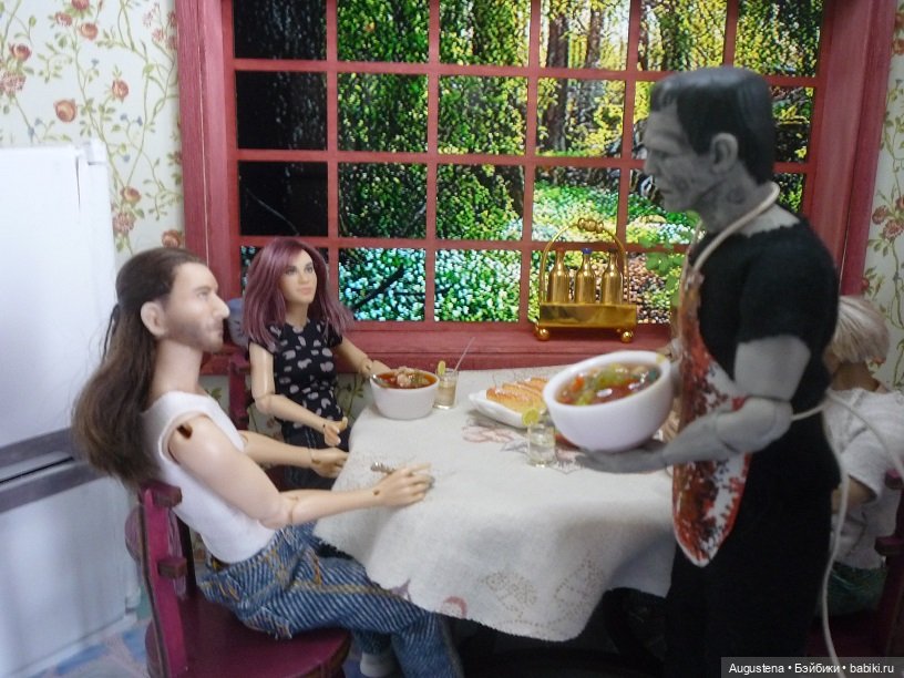 Обед в Счастливом Доме на костях