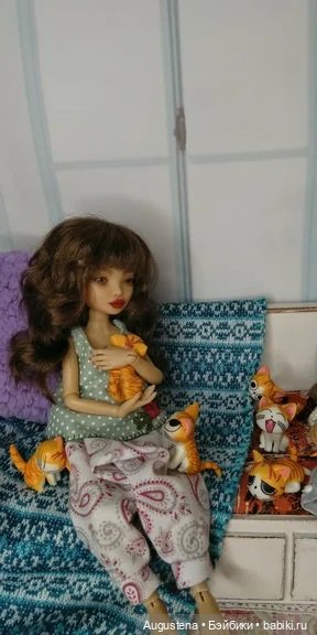 Рин гостит у Флёр, или что шуршало в ящике