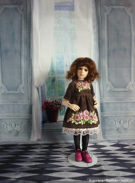 Девочка со старинной открытки