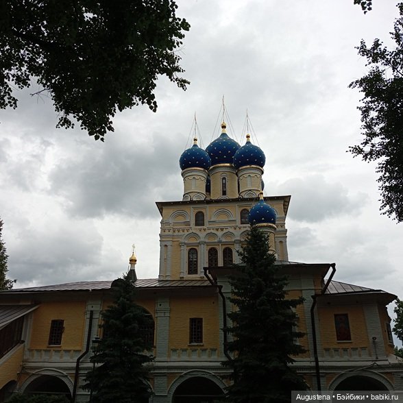 Маленький Избушонок в большом Коломенском