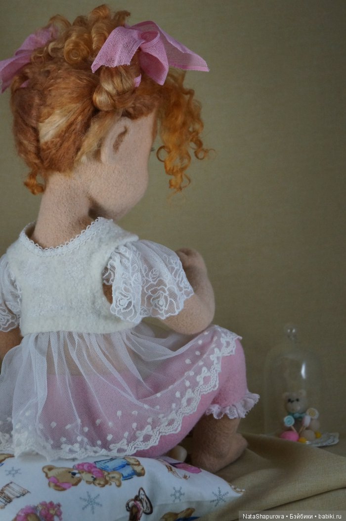 Соня.Бело розовое счастье. Интерьерная авторская кукла.Сухое валяние на каркасе.Сидя 35 см.