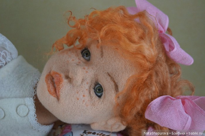 Соня.Бело розовое счастье. Интерьерная авторская кукла.Сухое валяние на каркасе.Сидя 35 см.