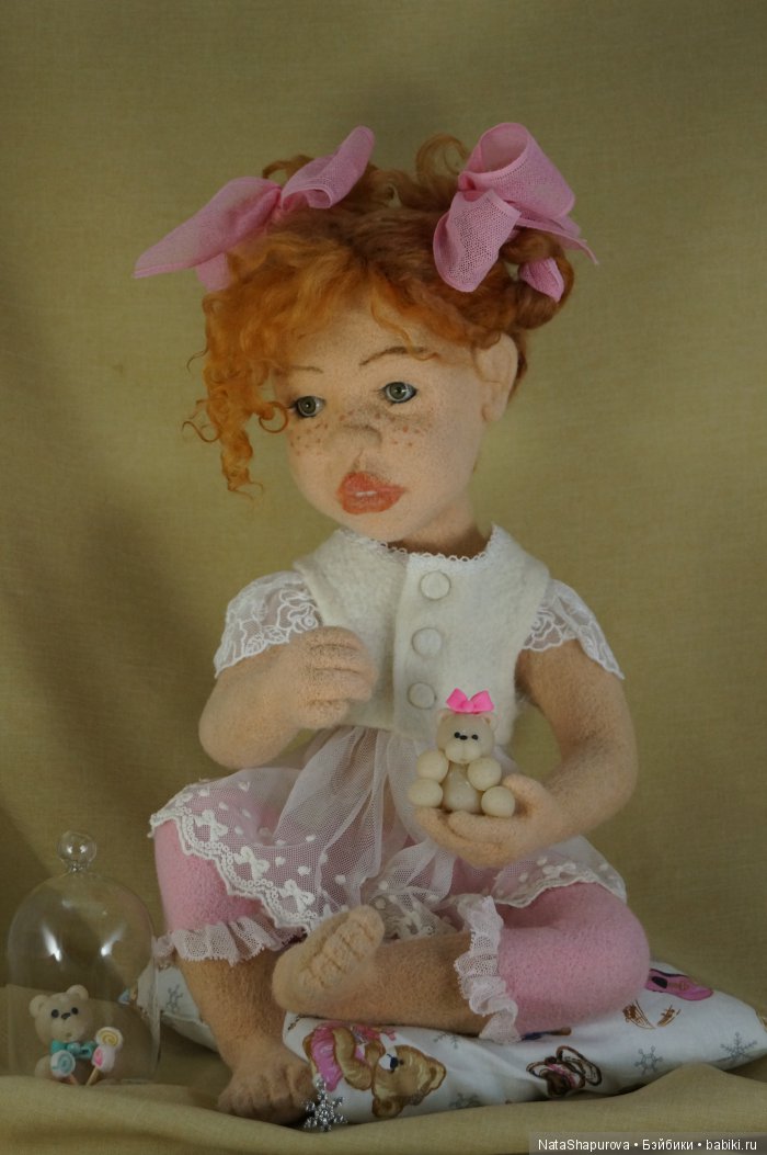 Соня.Бело розовое счастье. Интерьерная авторская кукла.Сухое валяние на каркасе.Сидя 35 см.