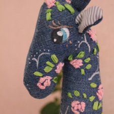 Викки, джинс и вышивка. Авторские игрушки своими руками