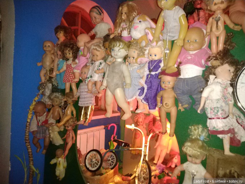 Сколько можно над куклами издеваться (фото 4)