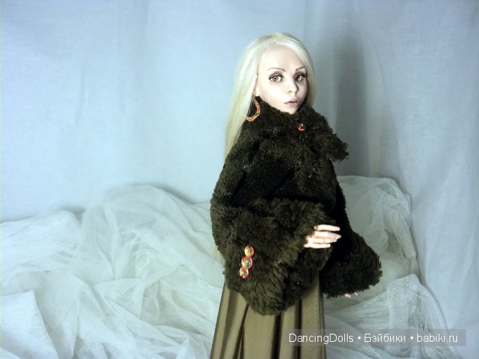 Как утешить девушку? купите ей шубку и сапожки. Чем шарнирные куколки отличаются от девушек