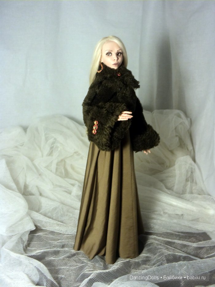 Как утешить девушку? купите ей шубку и сапожки. Чем шарнирные куколки отличаются от девушек (фото 10)