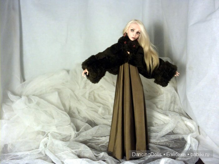 Как утешить девушку? купите ей шубку и сапожки. Чем шарнирные куколки отличаются от девушек